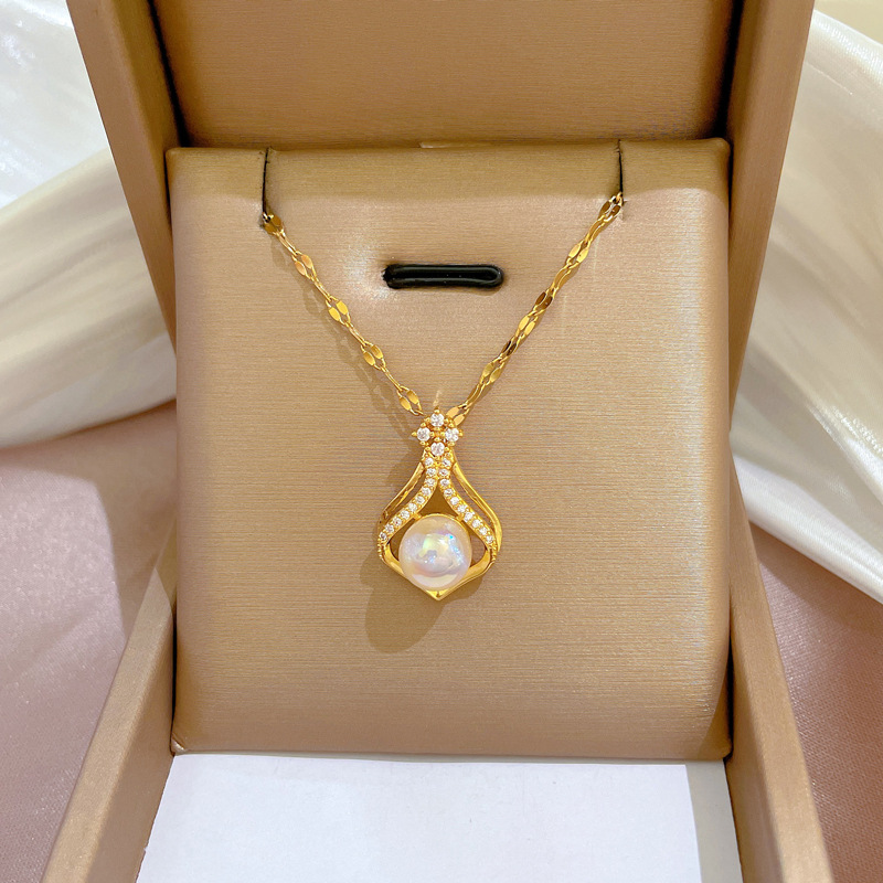 エレガントな女性の K14 ゴールドカラーパールネックレスチ - Pearl Trim Chain のレビューと価格